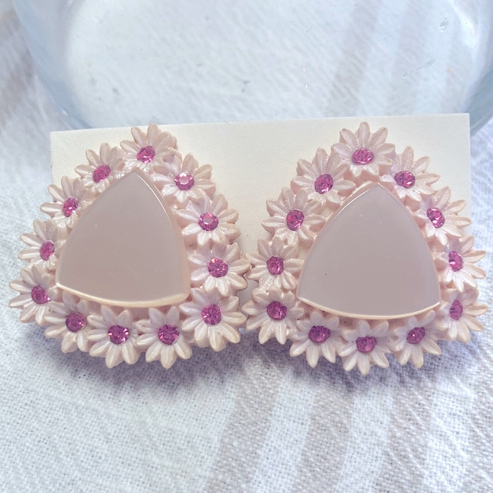 Pink Daisy clip-on earrings!